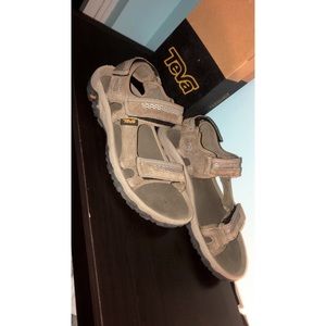 Good Condition Men’s 8 Teva Sandals